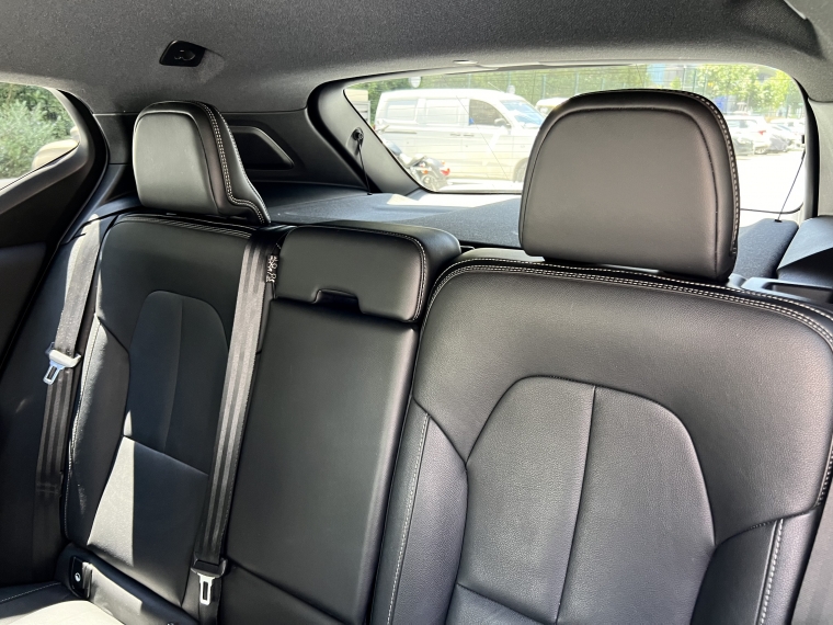 Volvo Xc40 — foto 4 de 20