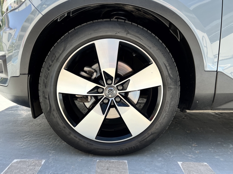 Volvo Xc40 — foto 16 de 20