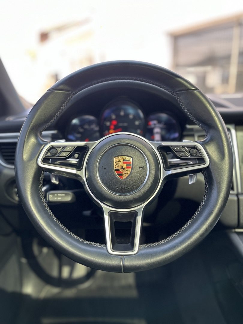 Porsche Macan — foto 8 de 17