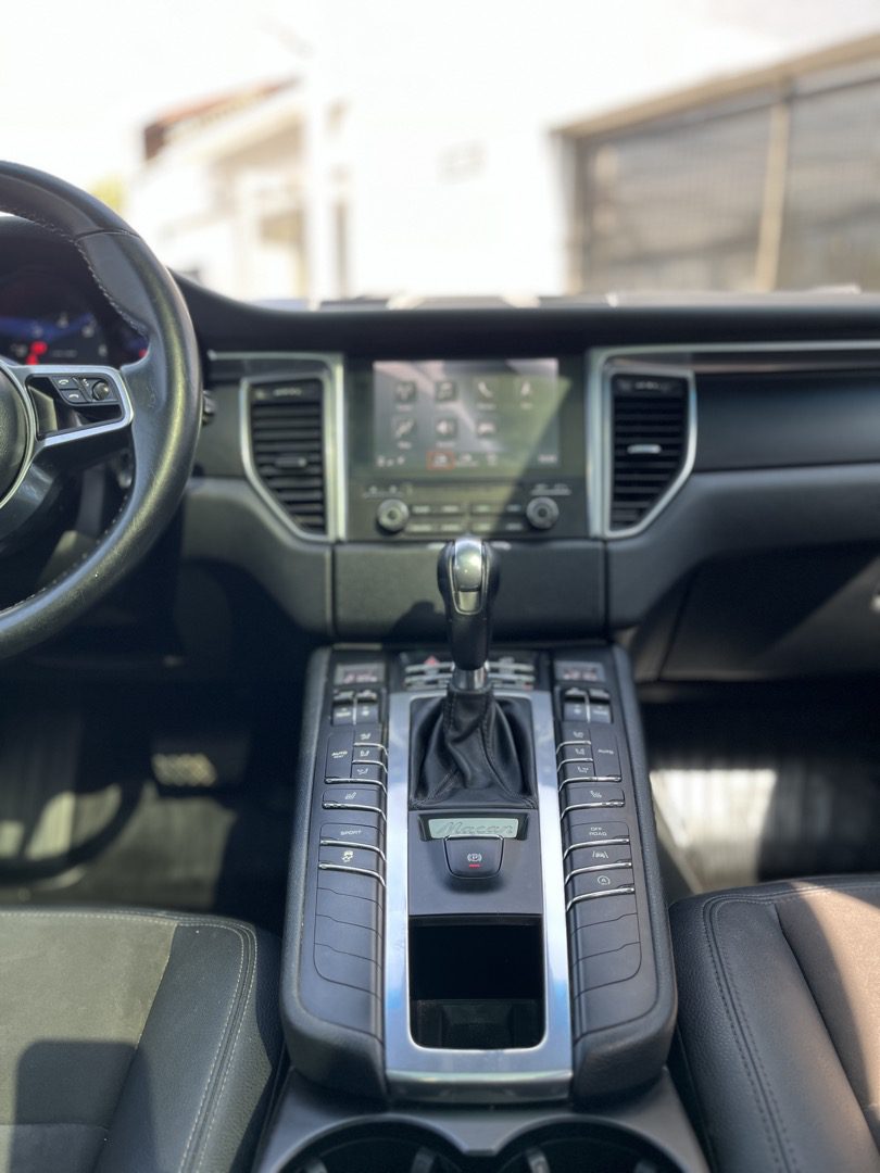Porsche Macan — foto 12 de 17