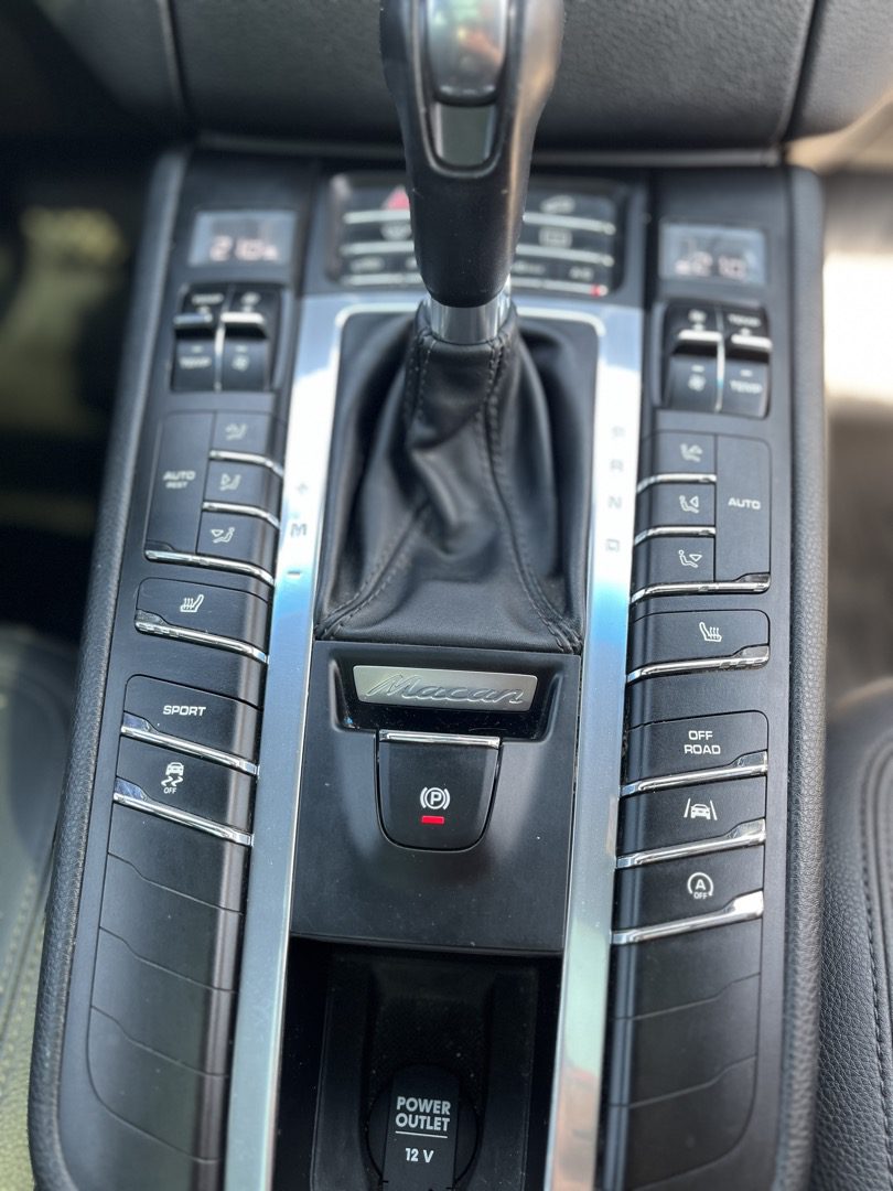 Porsche Macan — foto 10 de 17