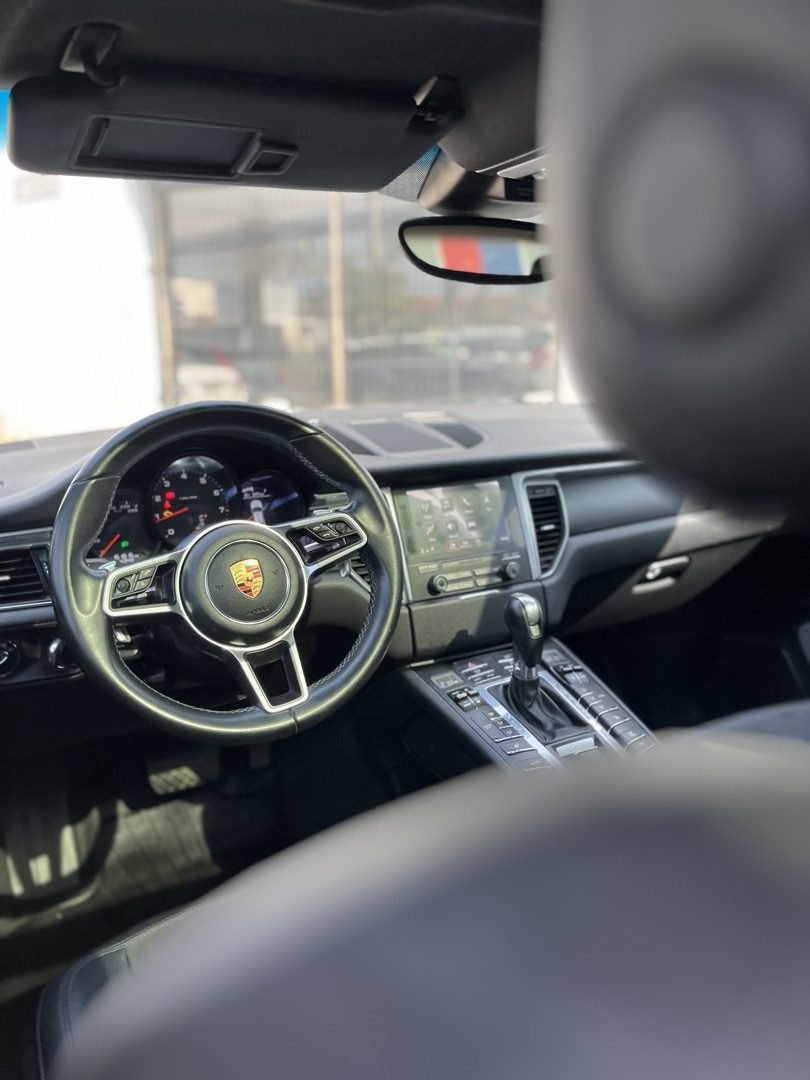 Porsche Macan — foto 13 de 17