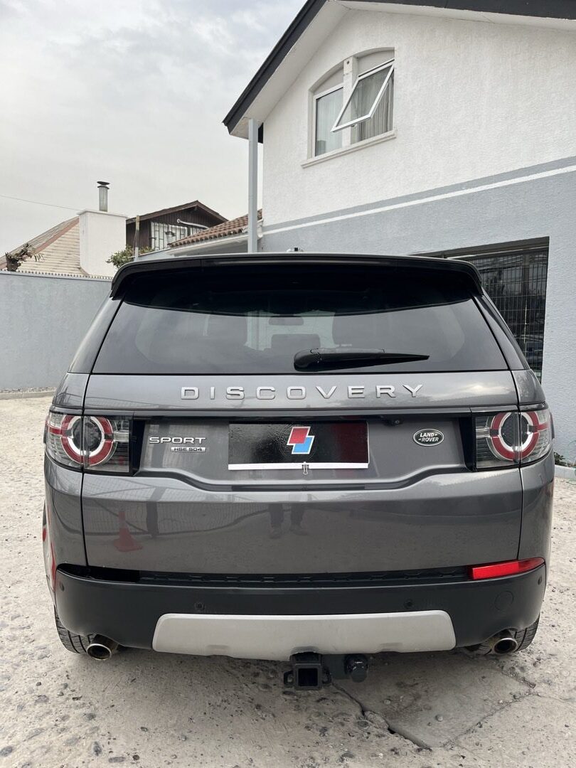 Land Rover Discovery Sport — foto 16 de 18