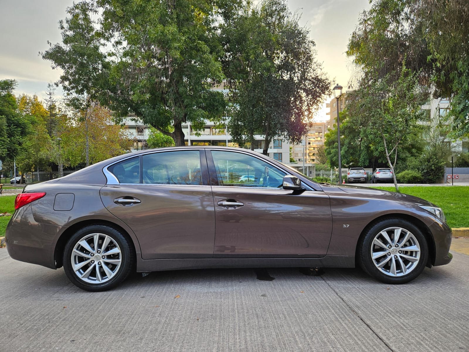 Infiniti Q50 — foto 15 de 15