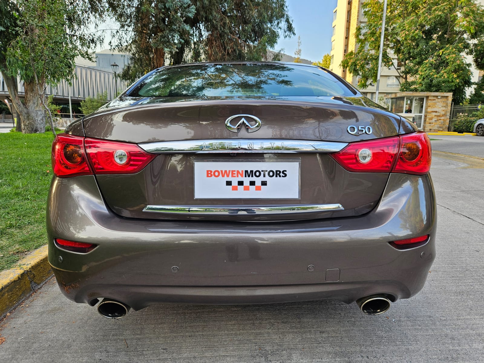 Infiniti Q50 — foto 12 de 15