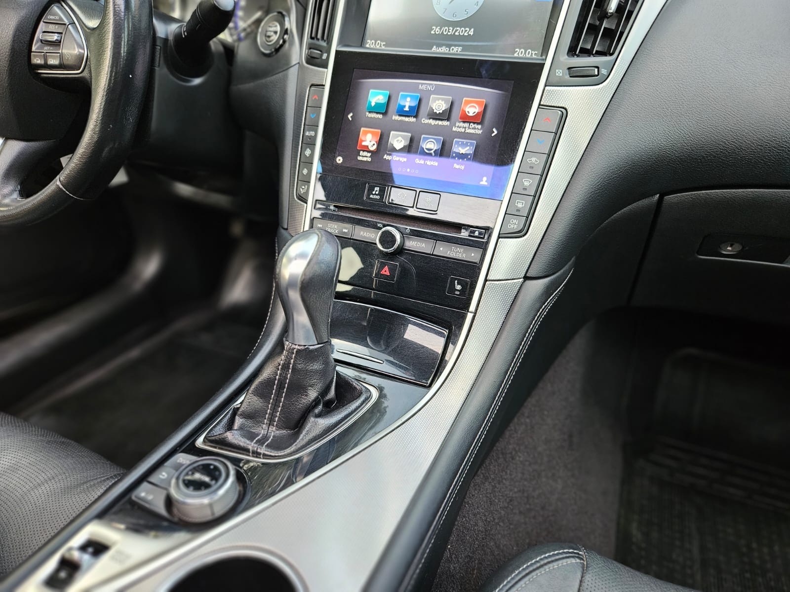 Infiniti Q50 — foto 8 de 15