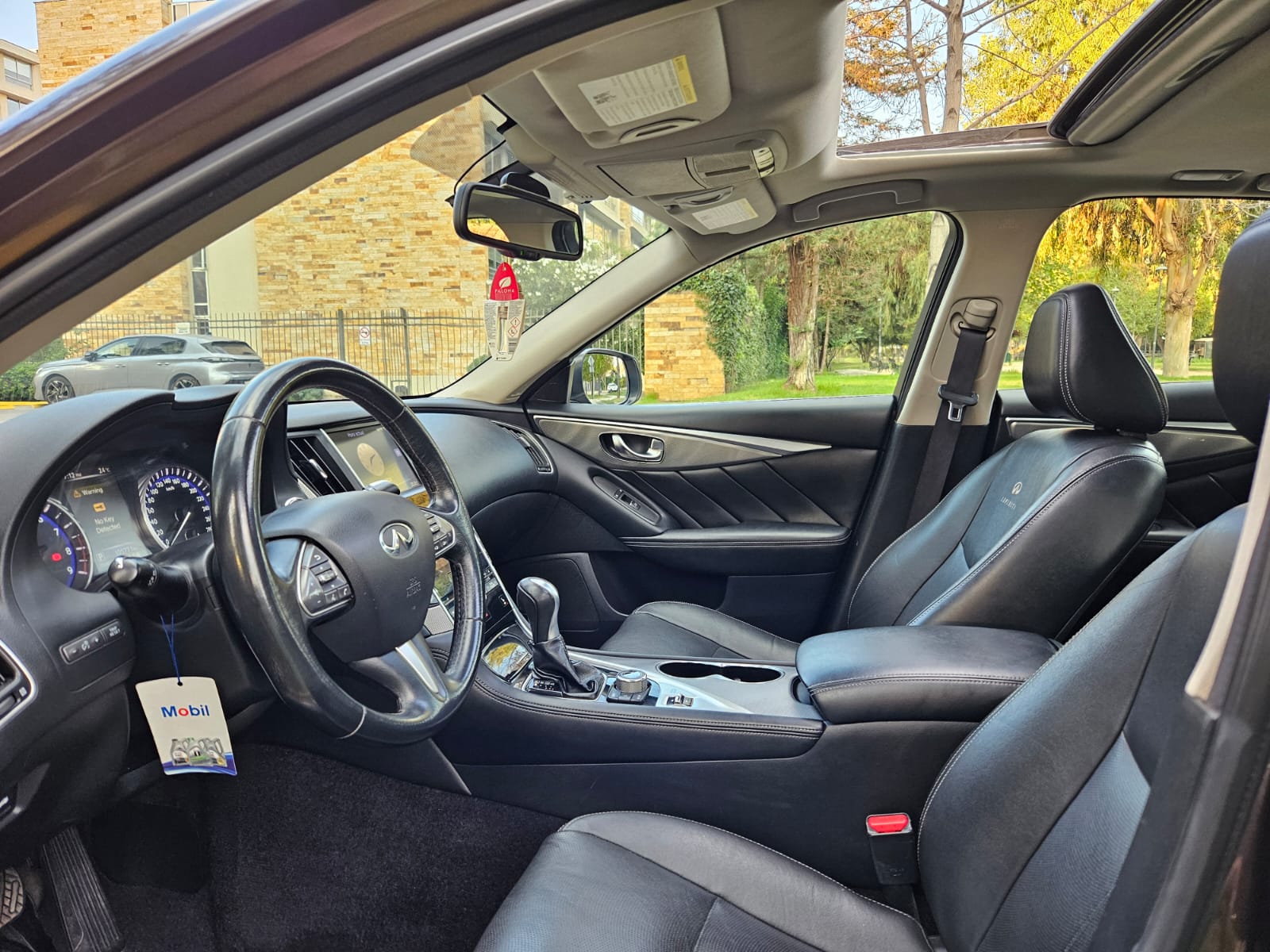 Infiniti Q50 — foto 6 de 15