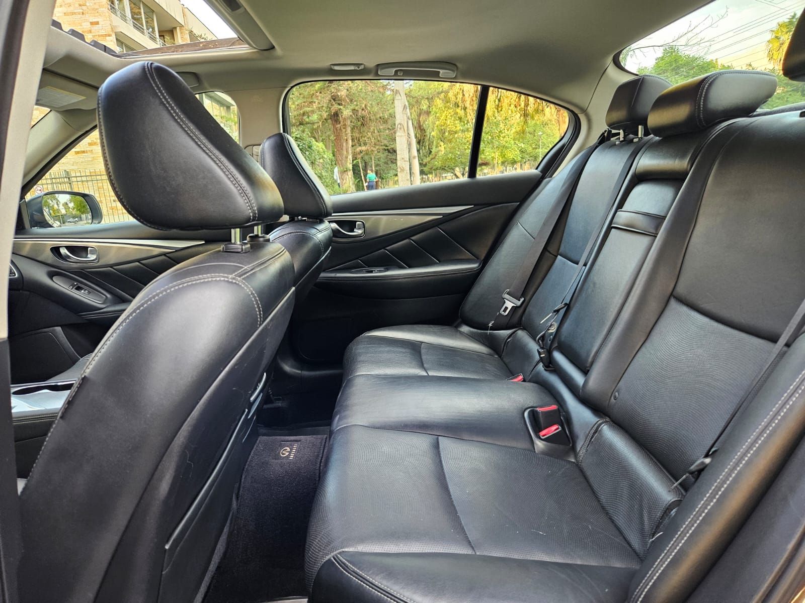 Infiniti Q50 — foto 5 de 15
