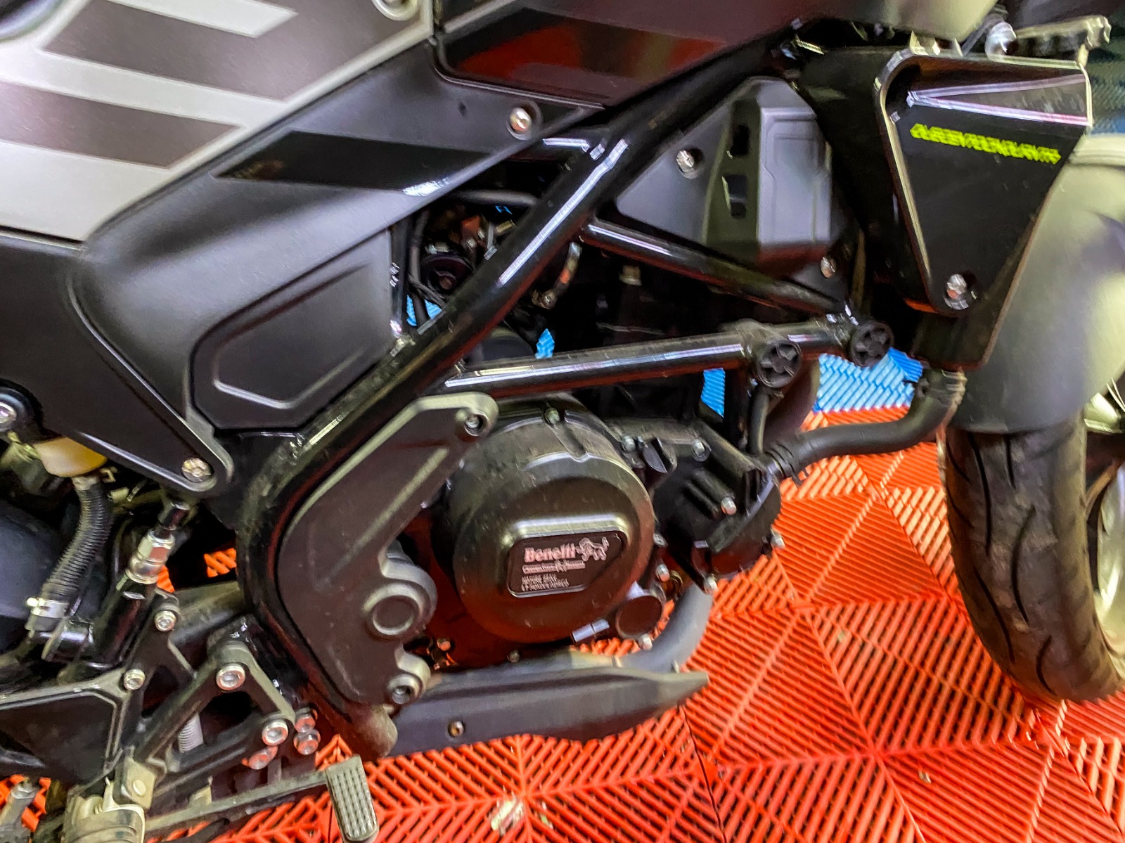 Benelli Leoncino 250 — foto 6 de 10