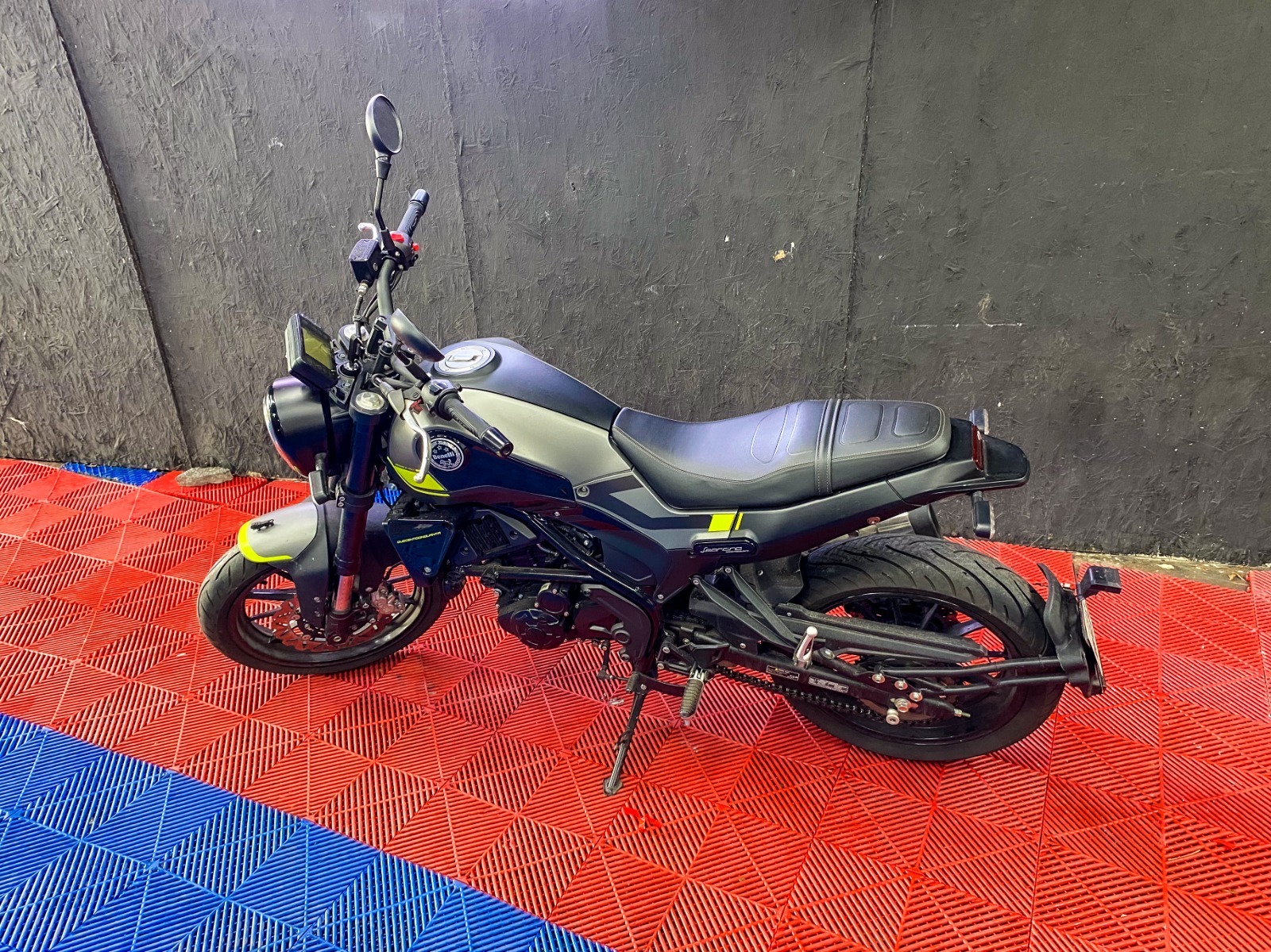 Benelli Leoncino 250 — foto 4 de 10