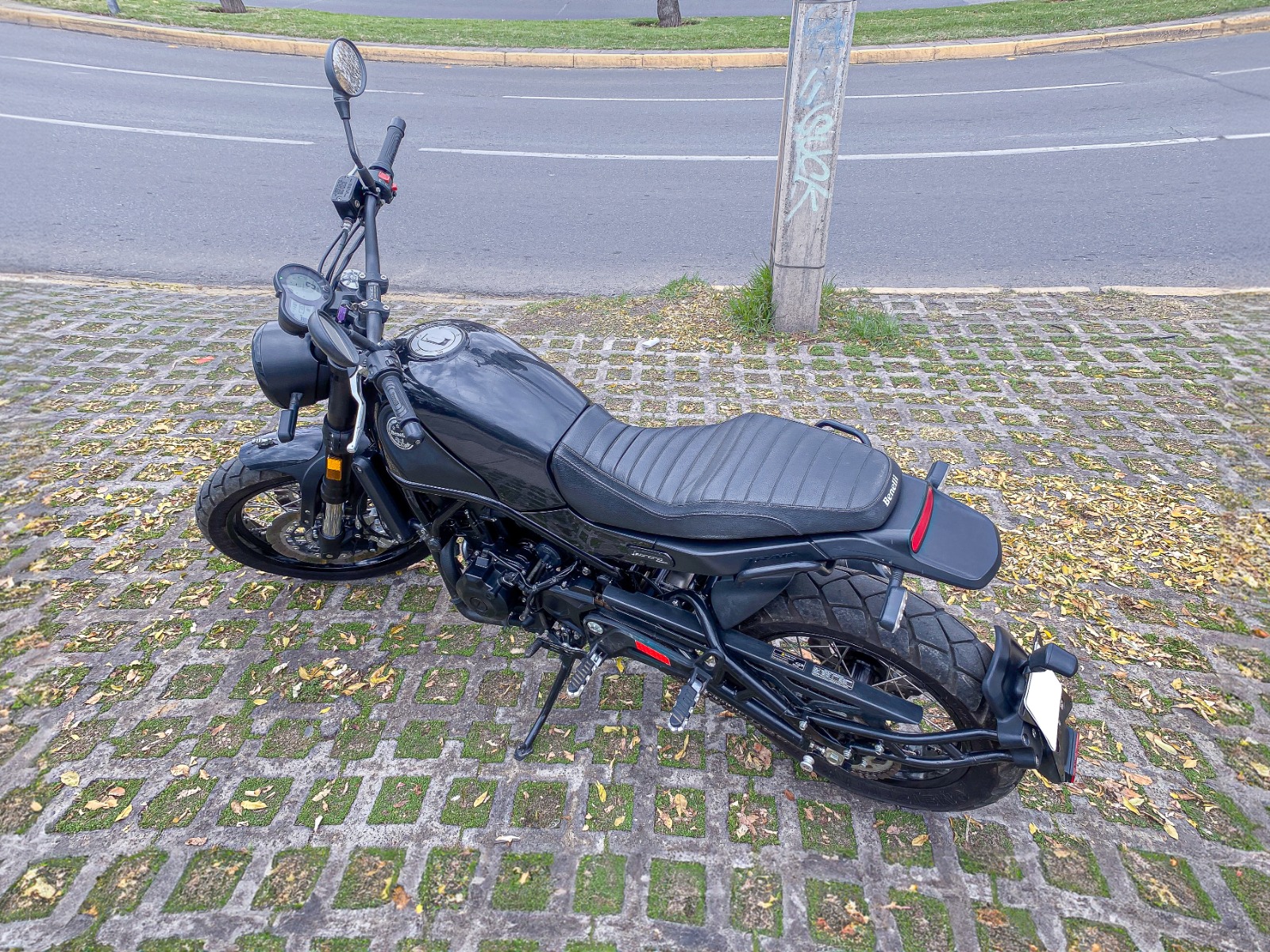 Benelli Leoncino 500 — foto 8 de 9