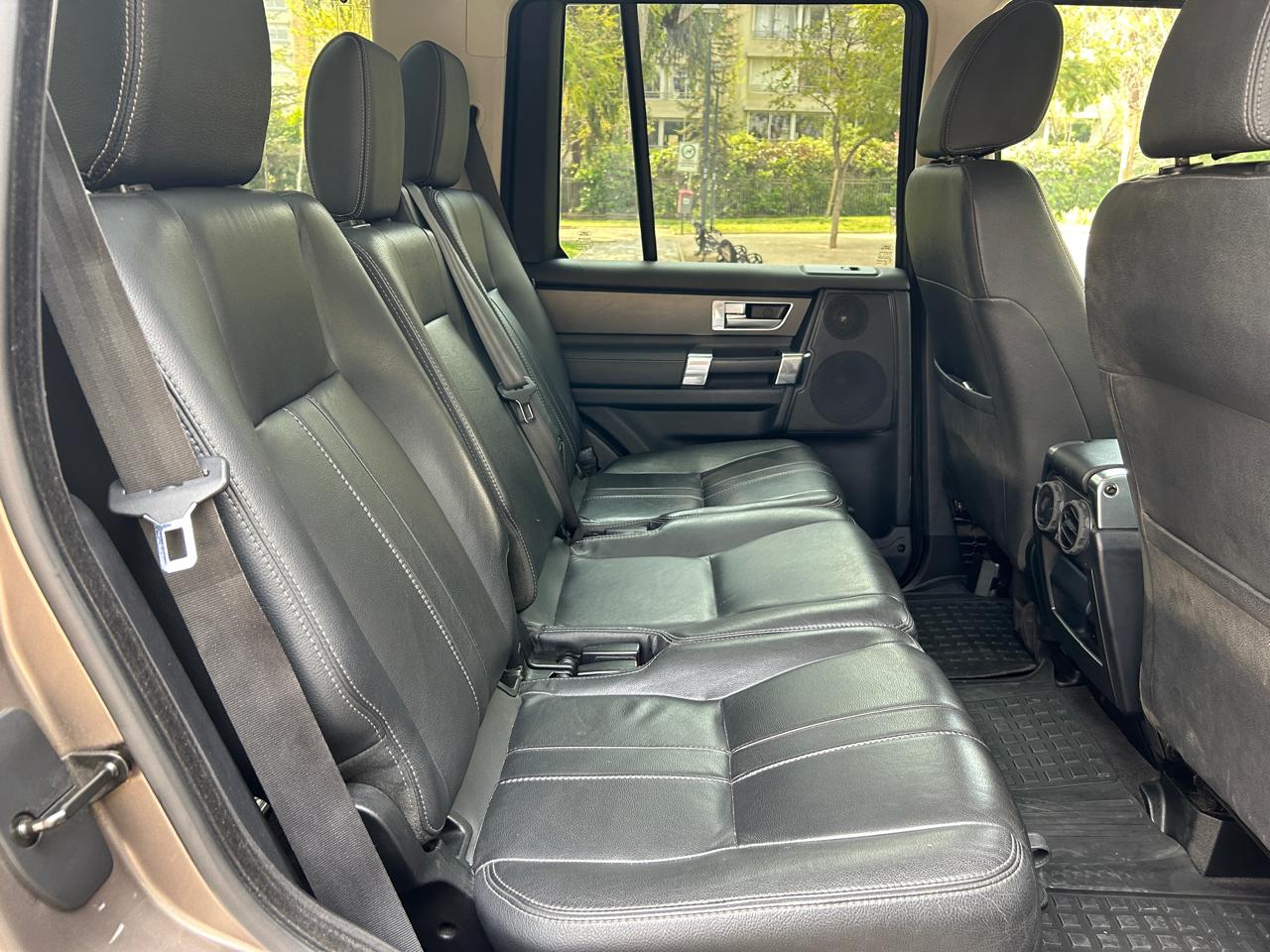 Land Rover Discovery — foto 8 de 14