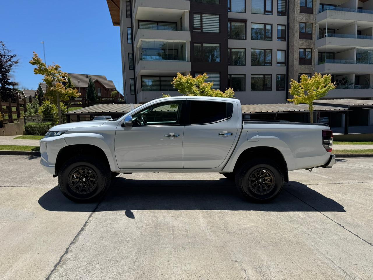 Mitsubishi L200 — foto 2 de 10