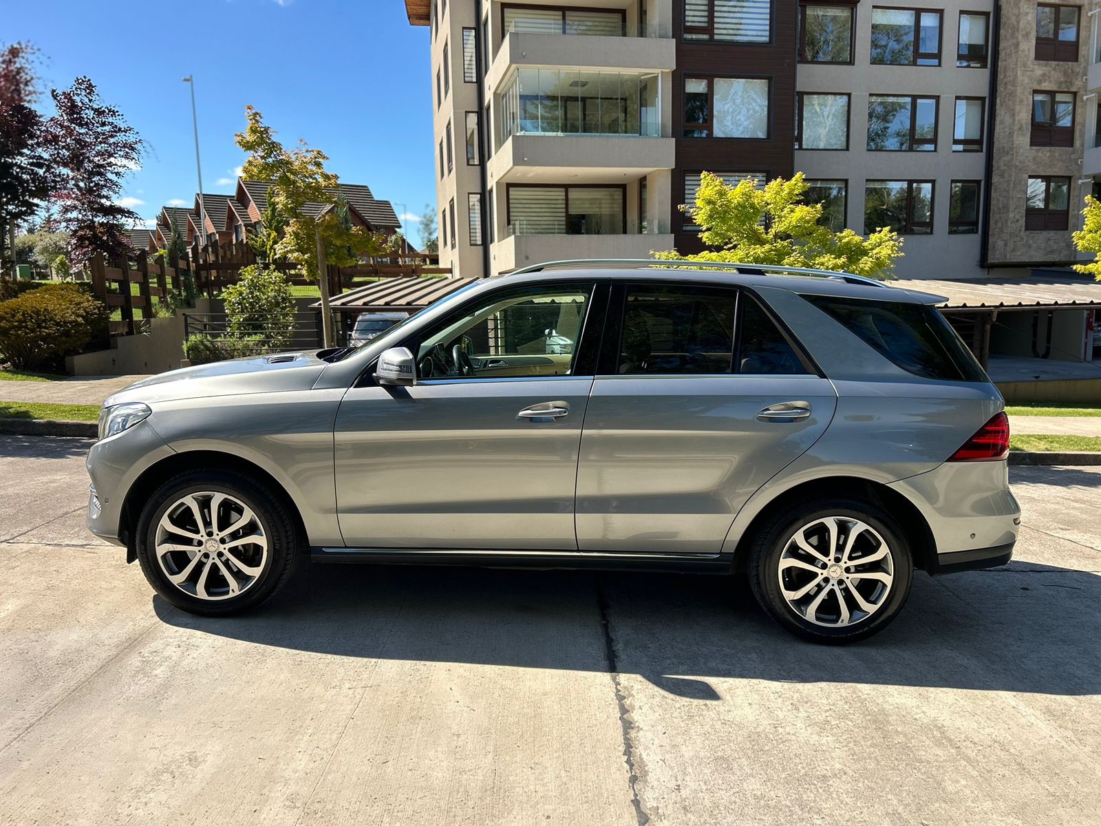 Mercedes-Benz Gle250 — foto 2 de 10