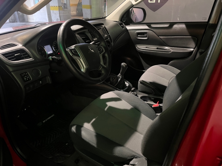 Mitsubishi L200 — foto 7 de 10