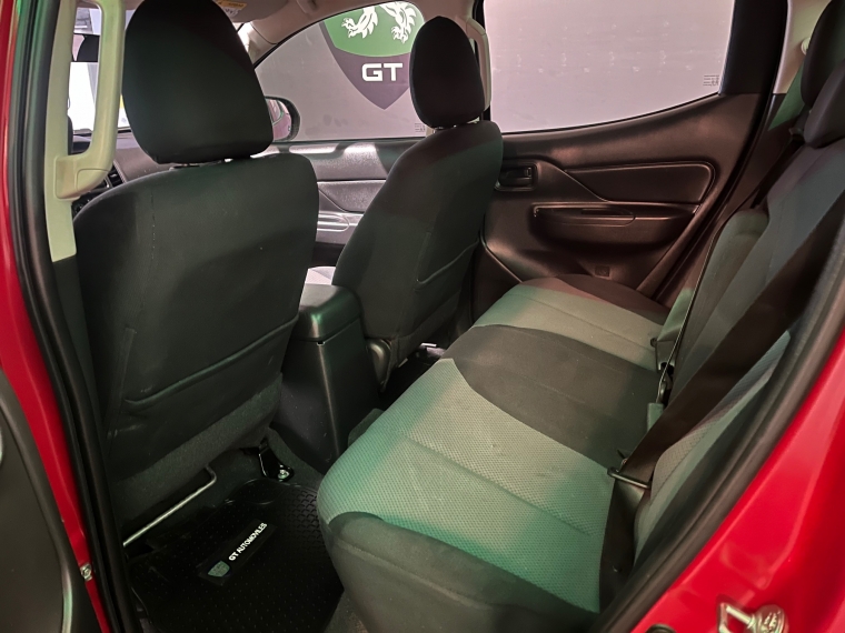 Mitsubishi L200 — foto 8 de 10