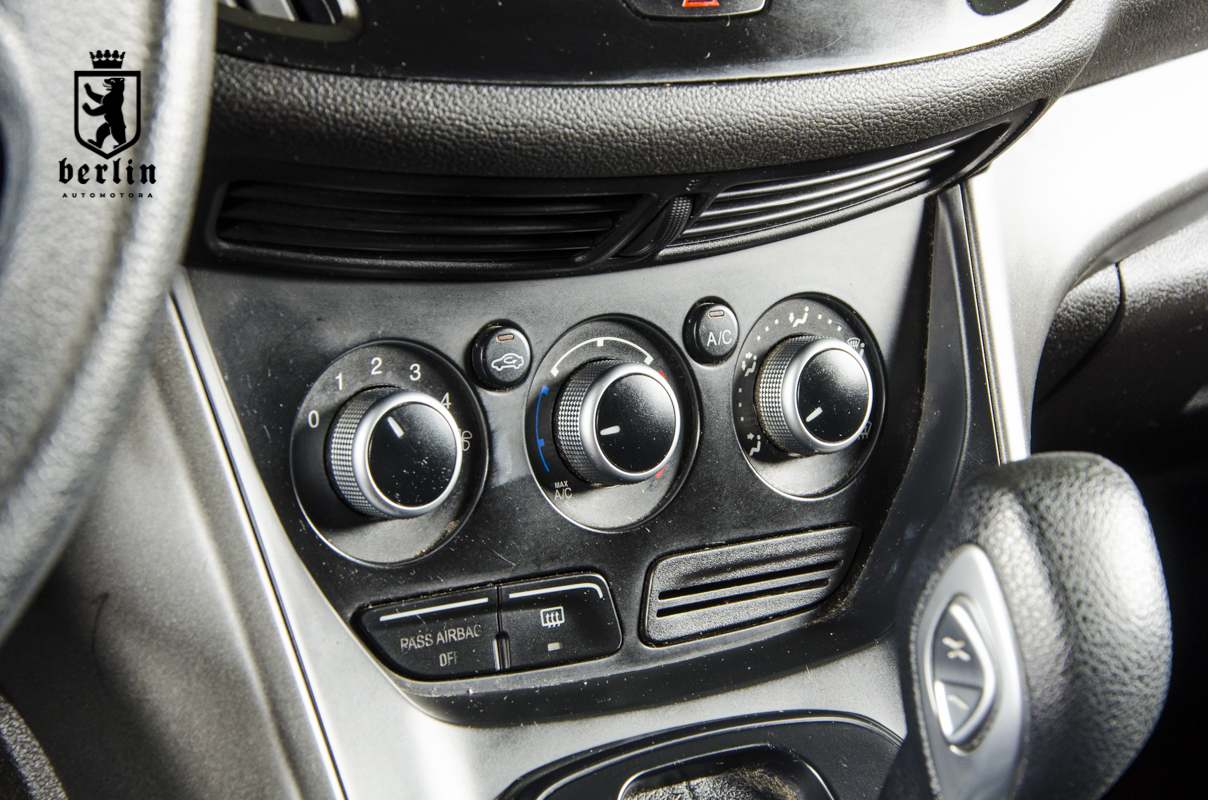 Ford Escape — foto 6 de 18