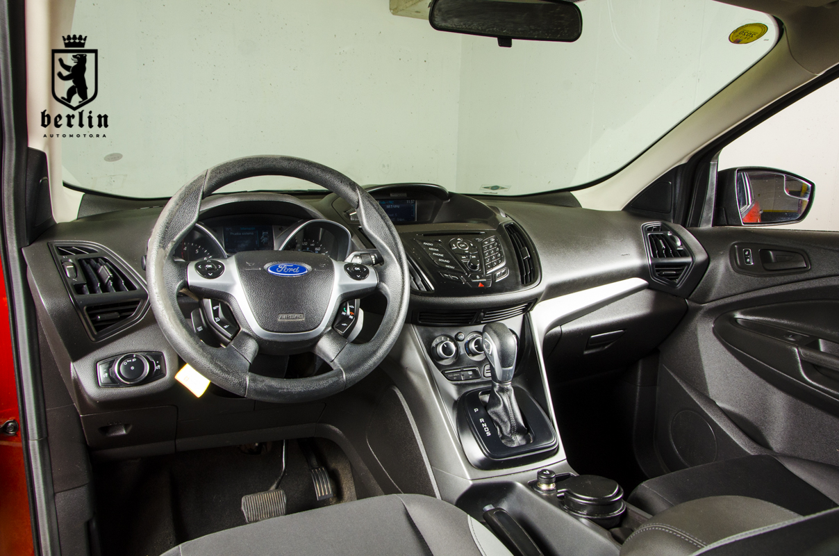 Ford Escape — foto 11 de 18