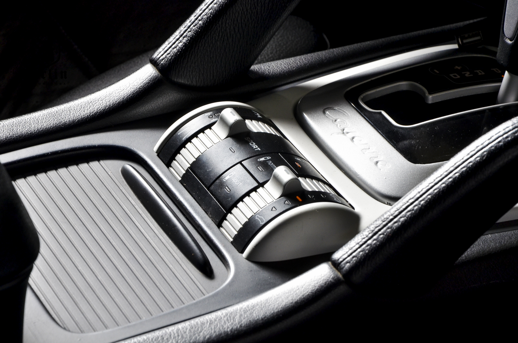 Porsche Cayenne — foto 7 de 19