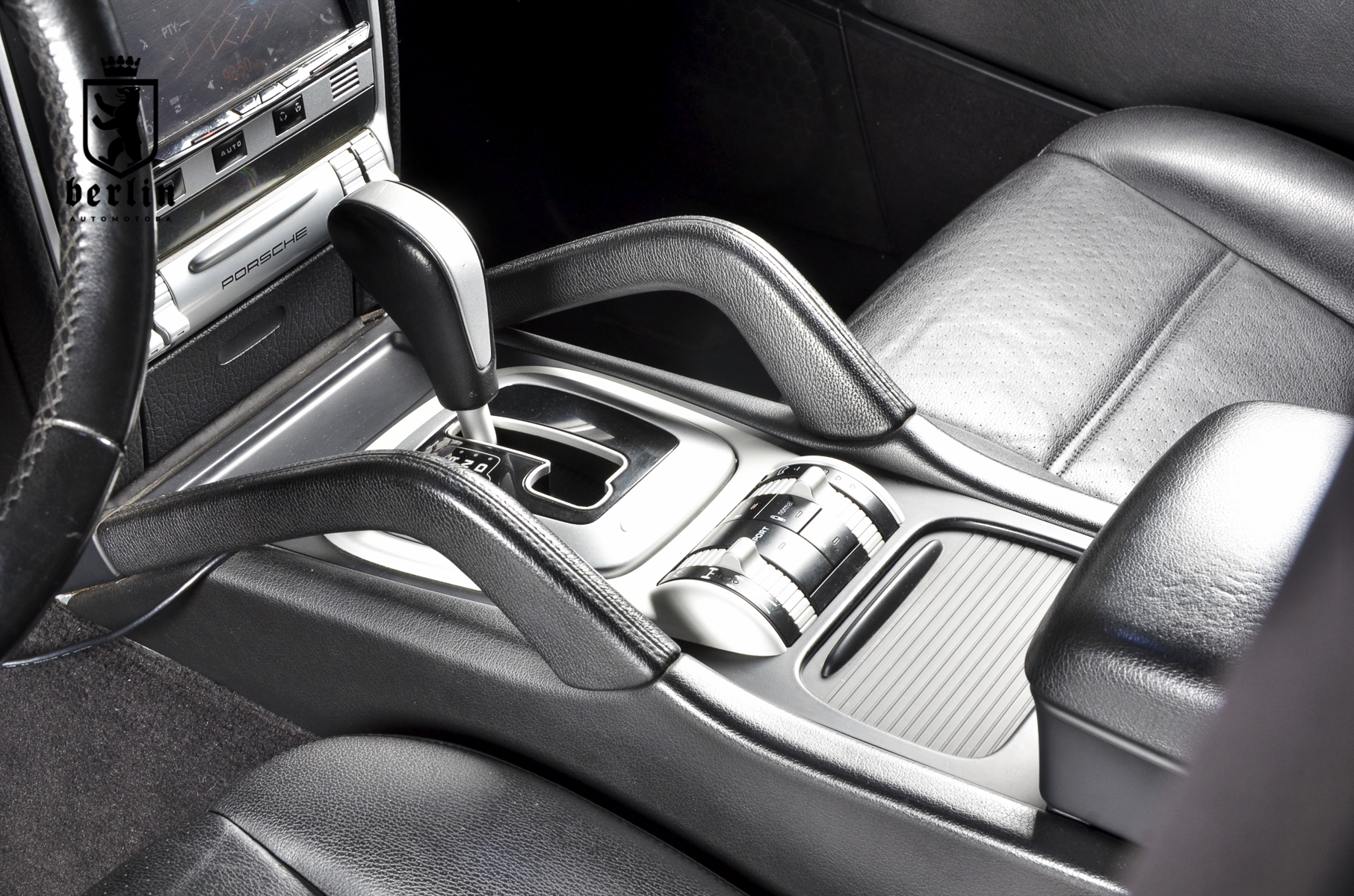 Porsche Cayenne — foto 11 de 19
