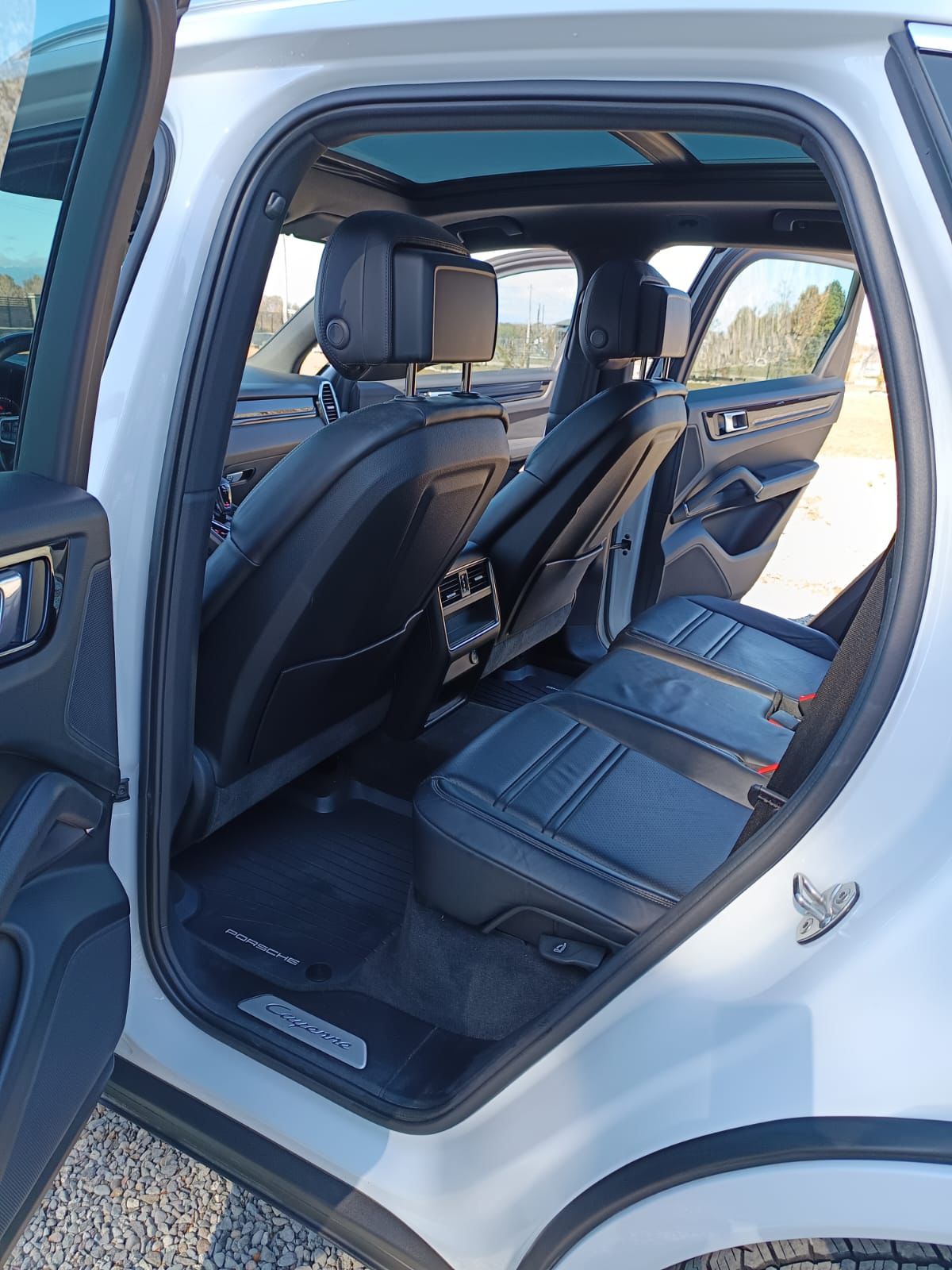 Porsche Cayenne — foto 16 de 16