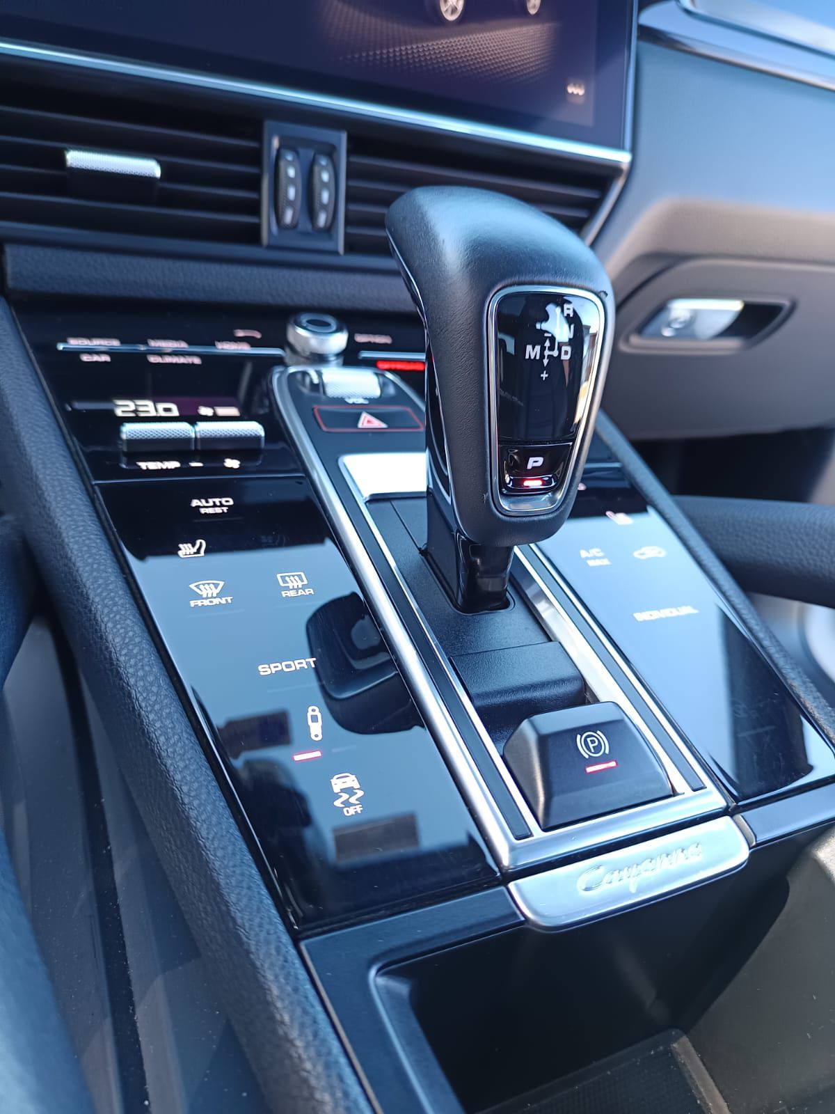 Porsche Cayenne — foto 15 de 16