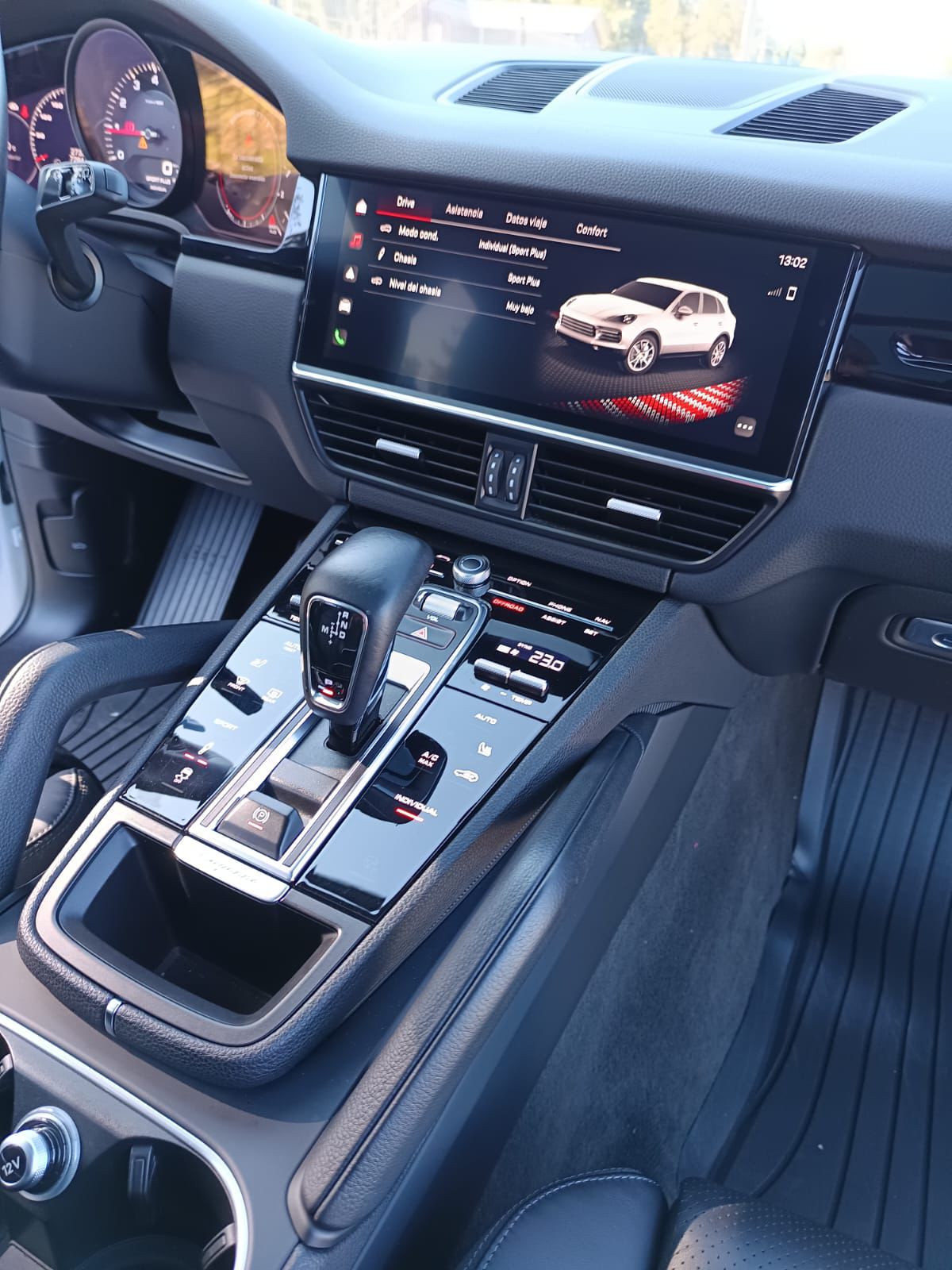 Porsche Cayenne — foto 6 de 16