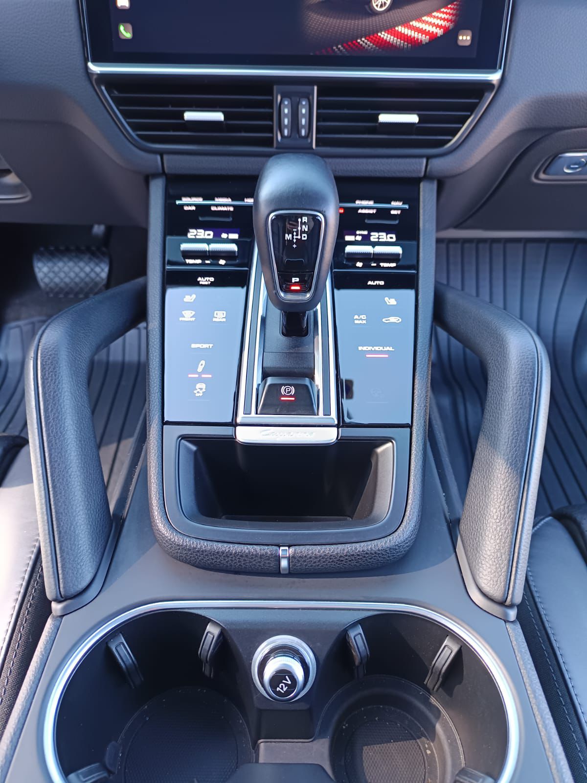 Porsche Cayenne — foto 10 de 16