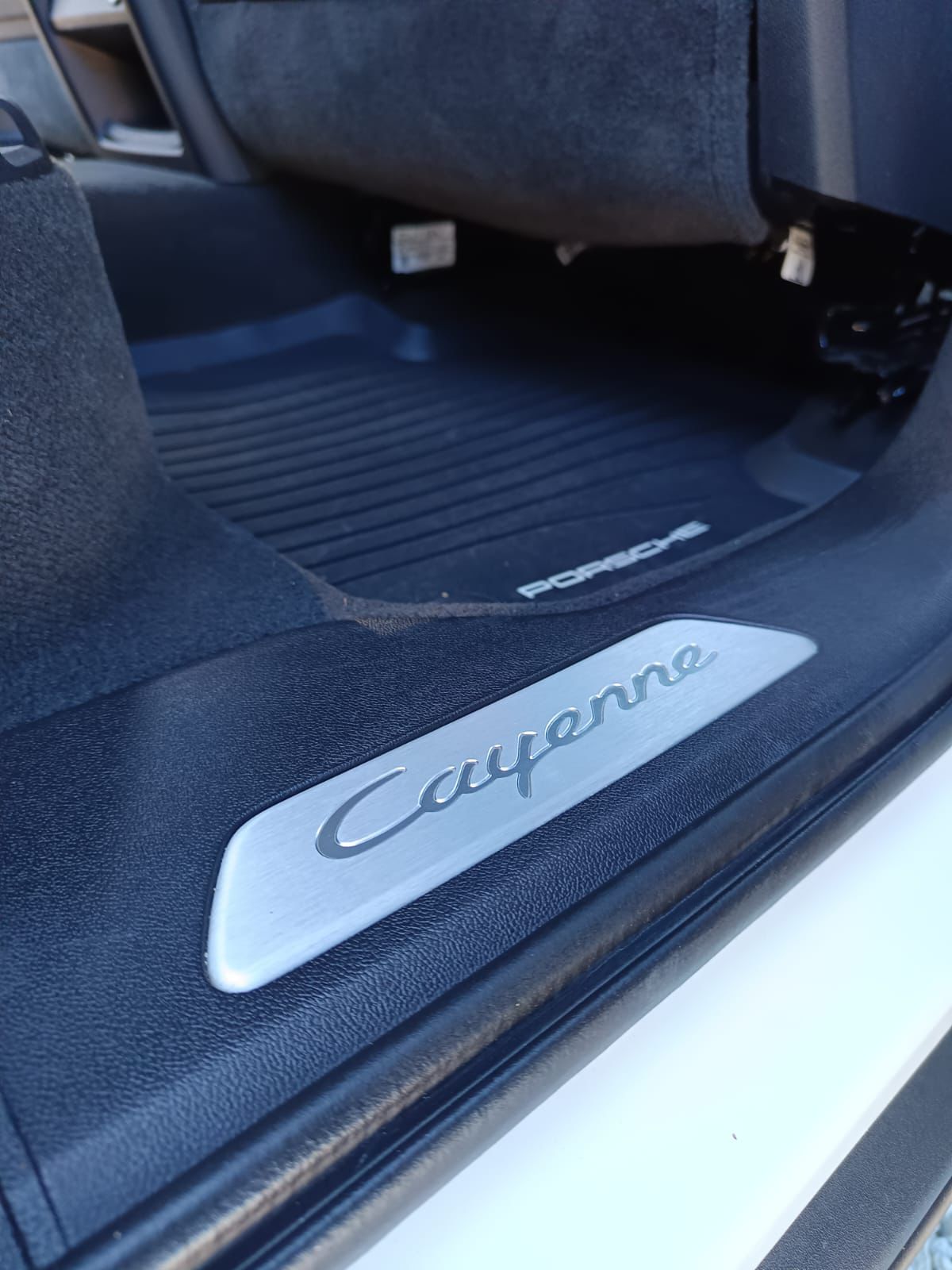 Porsche Cayenne — foto 13 de 16