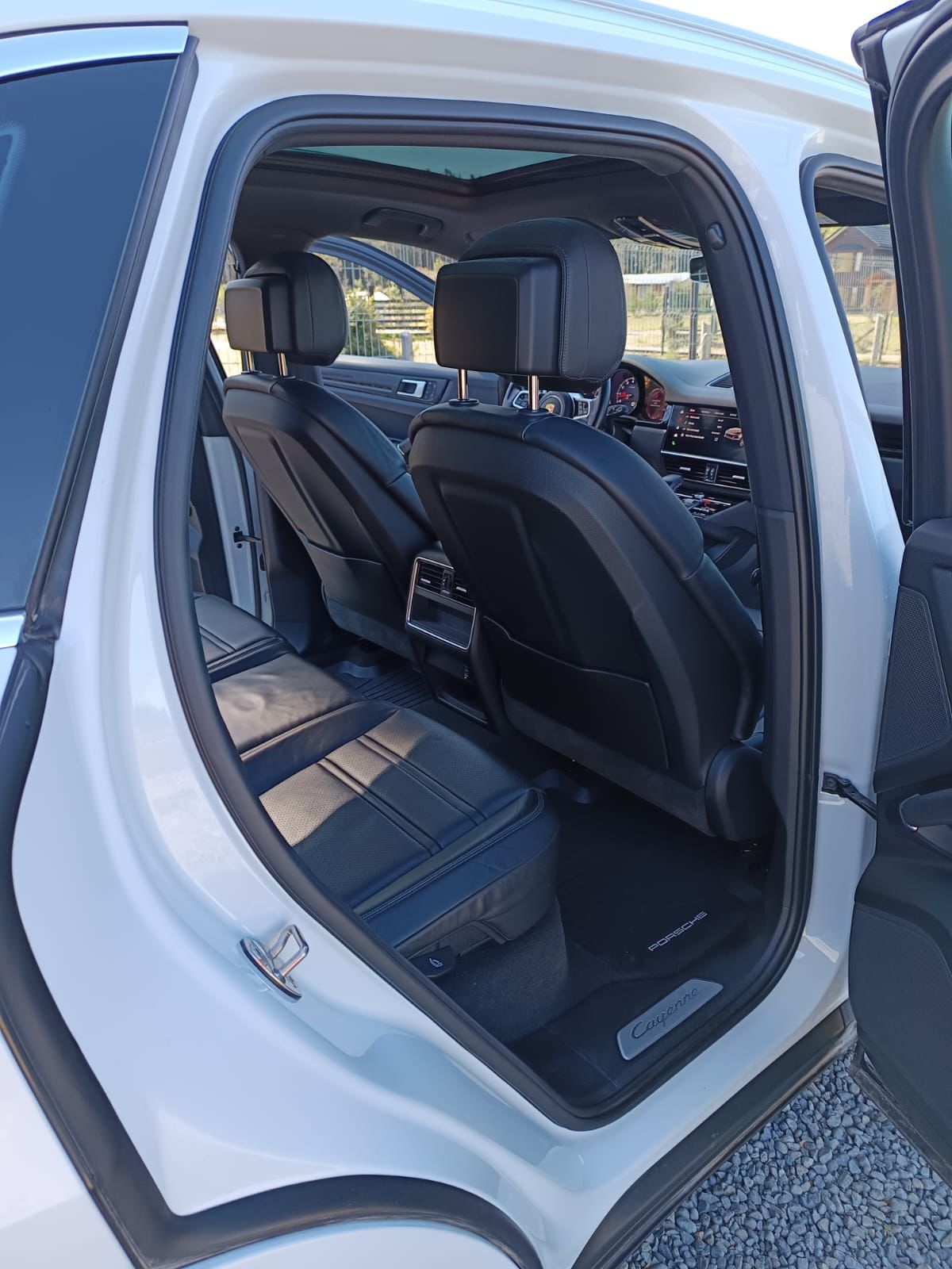 Porsche Cayenne — foto 8 de 16