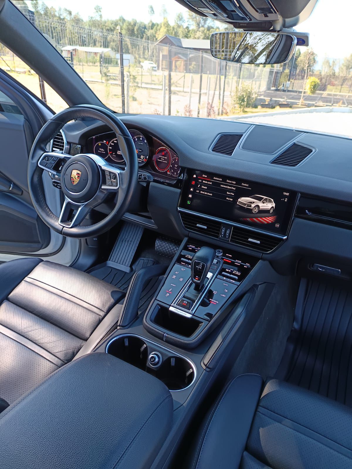 Porsche Cayenne — foto 9 de 16