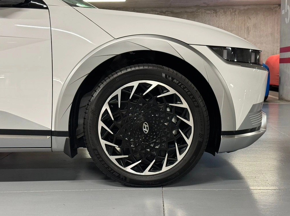 Hyundai Ioniq — foto 8 de 20