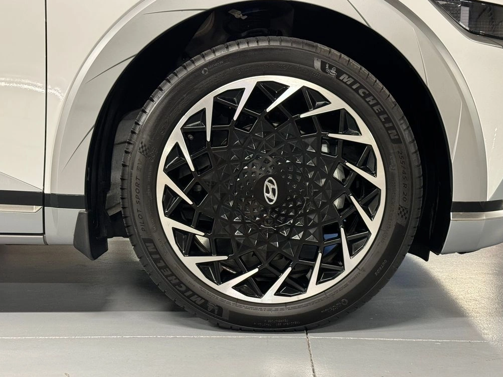 Hyundai Ioniq — foto 9 de 20