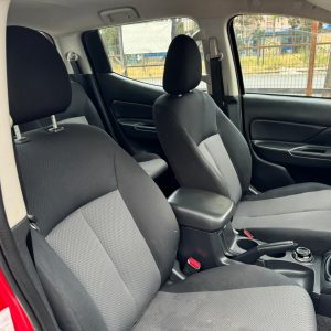 Mitsubishi L200 — foto 8 de 15