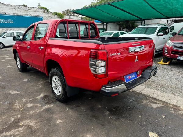 Mitsubishi L200 — foto 14 de 15