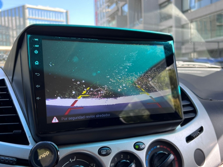 Mitsubishi L200 — foto 5 de 15