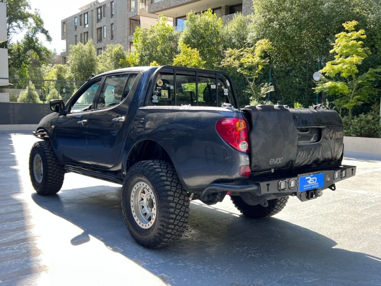 Mitsubishi L200 — foto 13 de 15