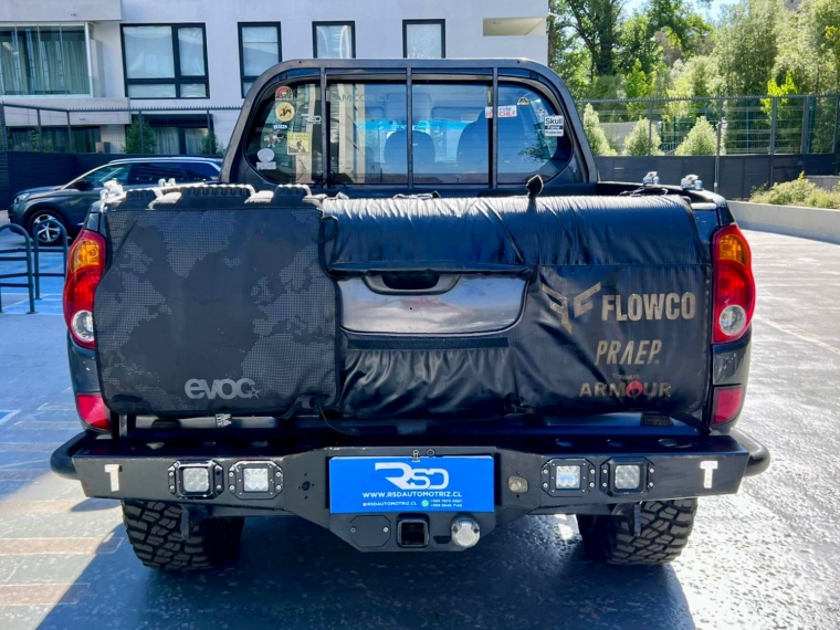Mitsubishi L200 — foto 14 de 15
