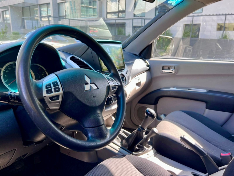 Mitsubishi L200 — foto 9 de 15
