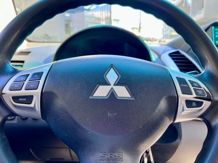 Mitsubishi L200 — foto 7 de 15