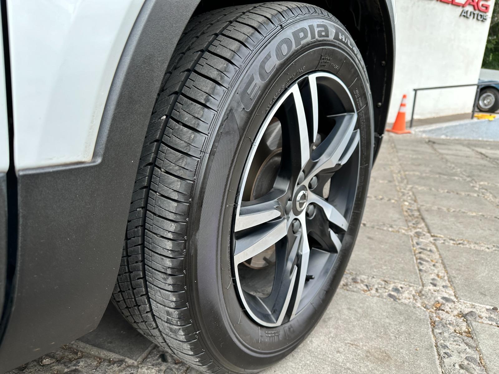 Volvo Xc40 — foto 16 de 20