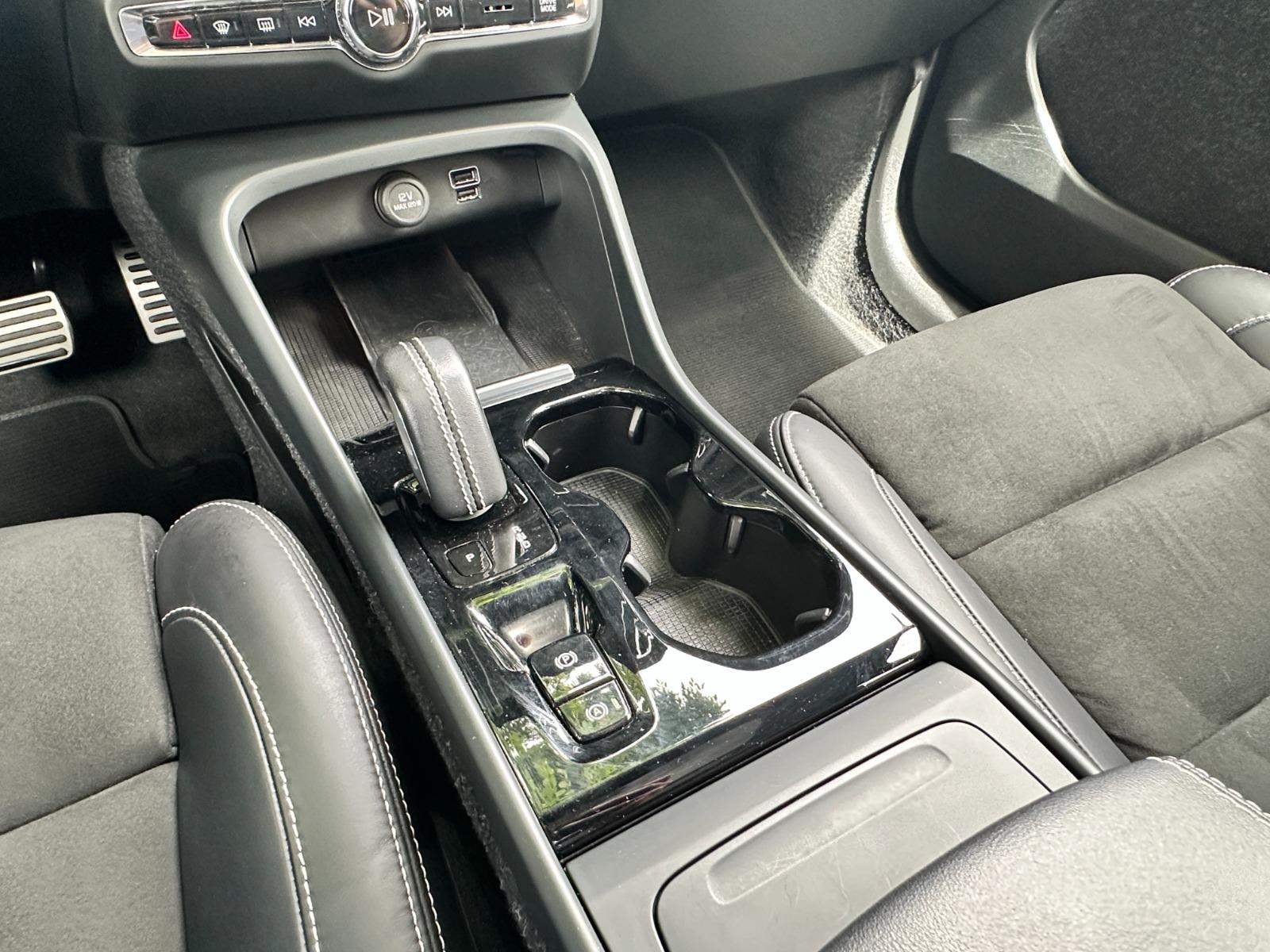 Volvo Xc40 — foto 12 de 20