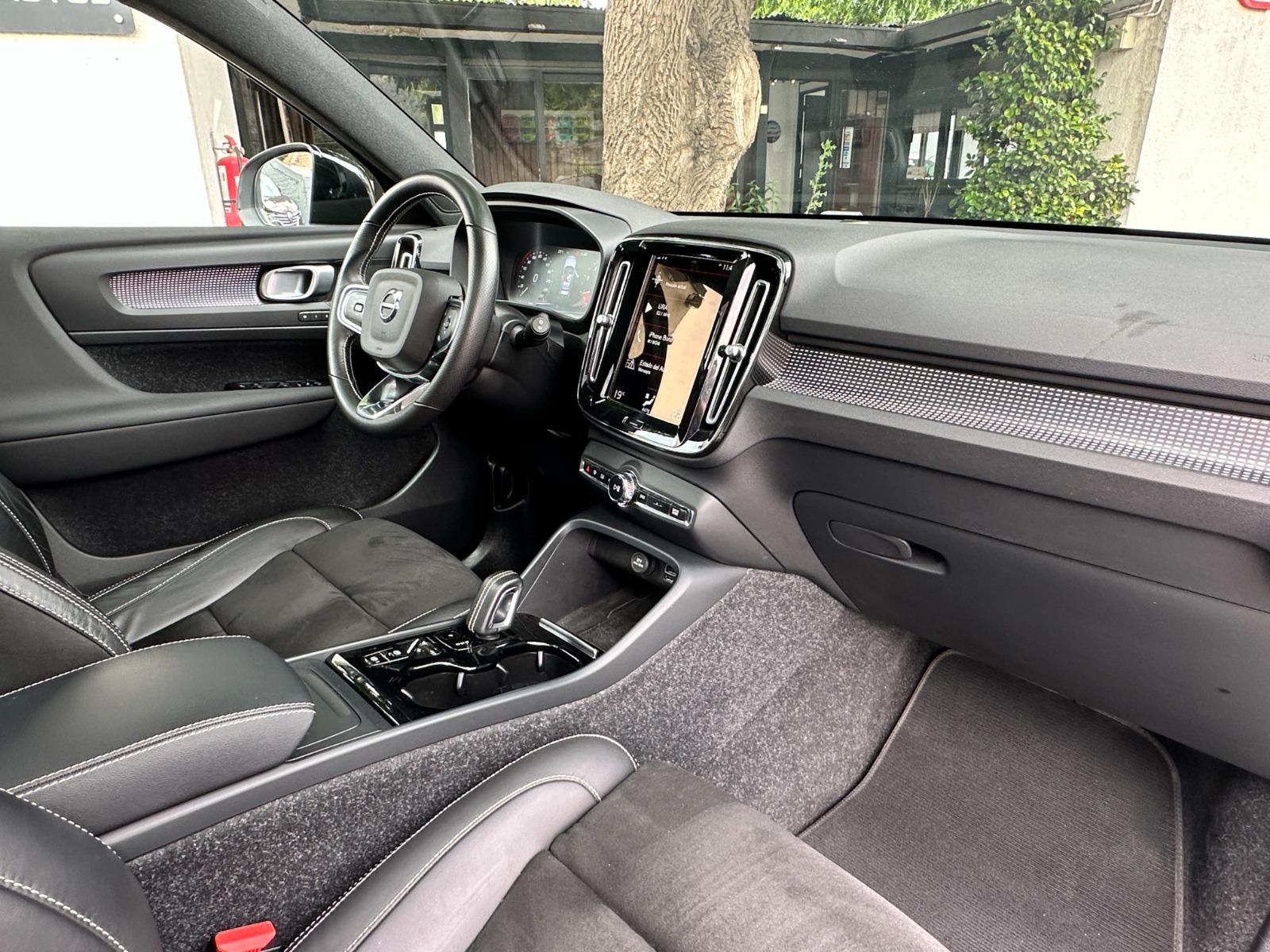 Volvo Xc40 — foto 8 de 20
