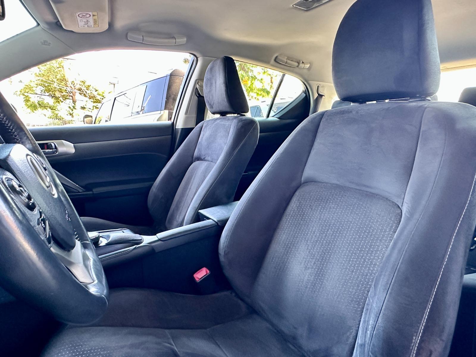 Lexus Ct200H — foto 10 de 15