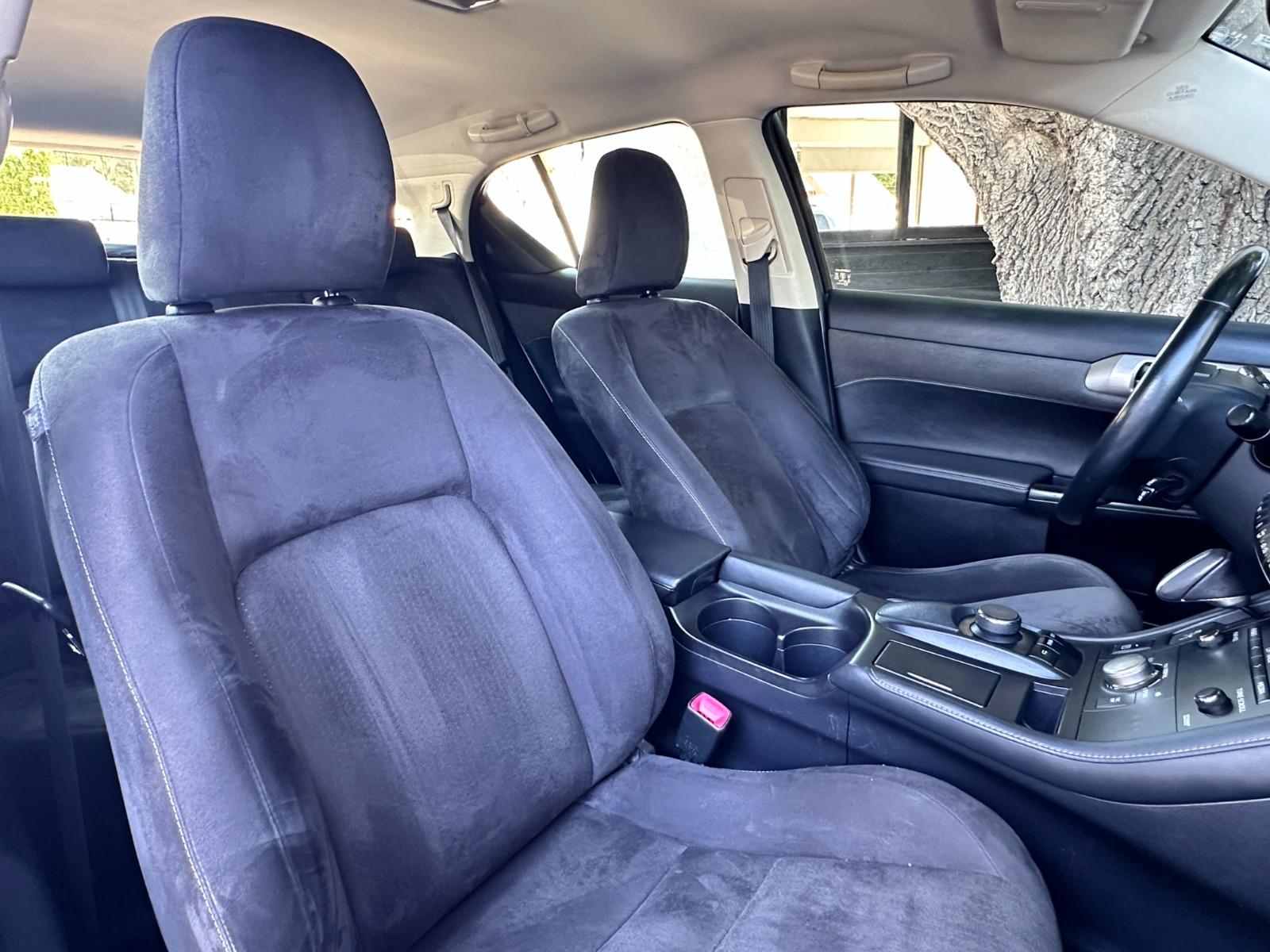 Lexus Ct200H — foto 8 de 15