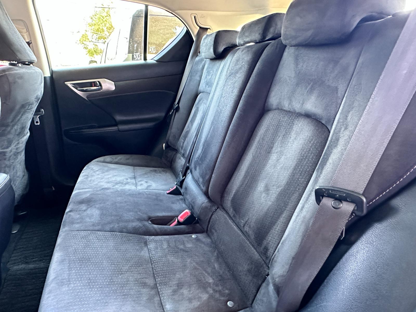 Lexus Ct200H — foto 6 de 15