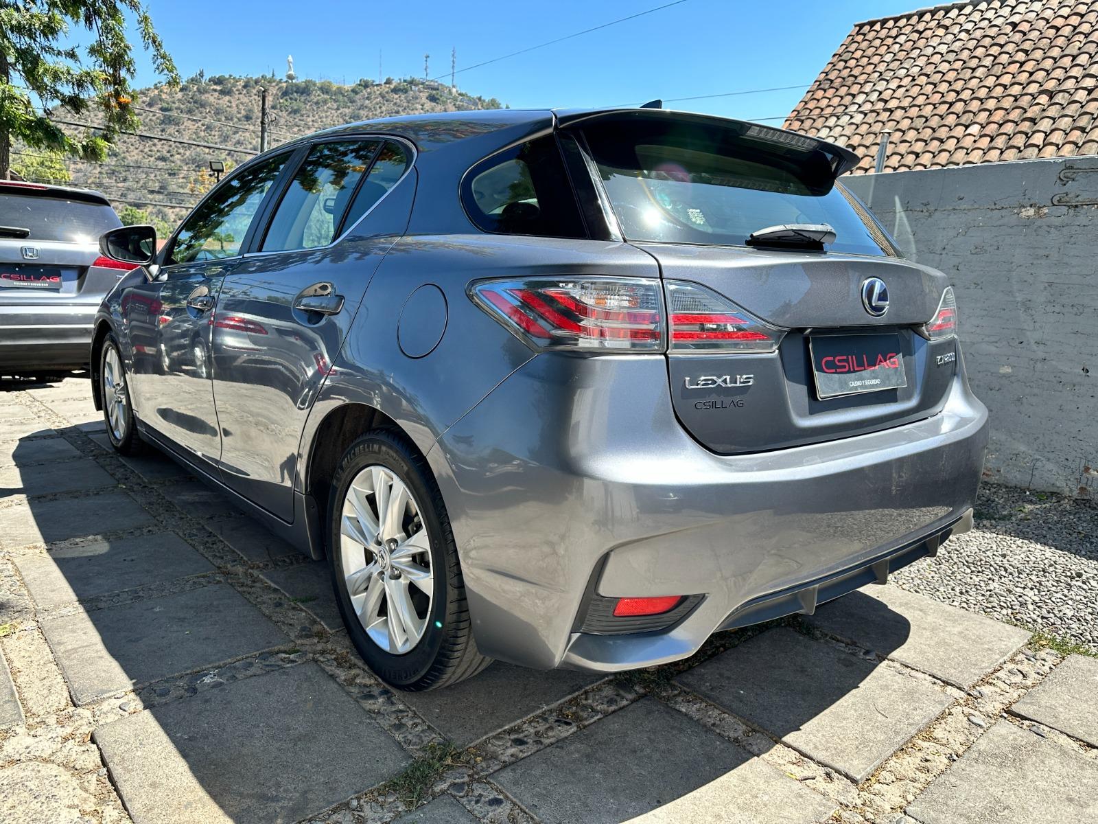 Lexus Ct200H — foto 15 de 15