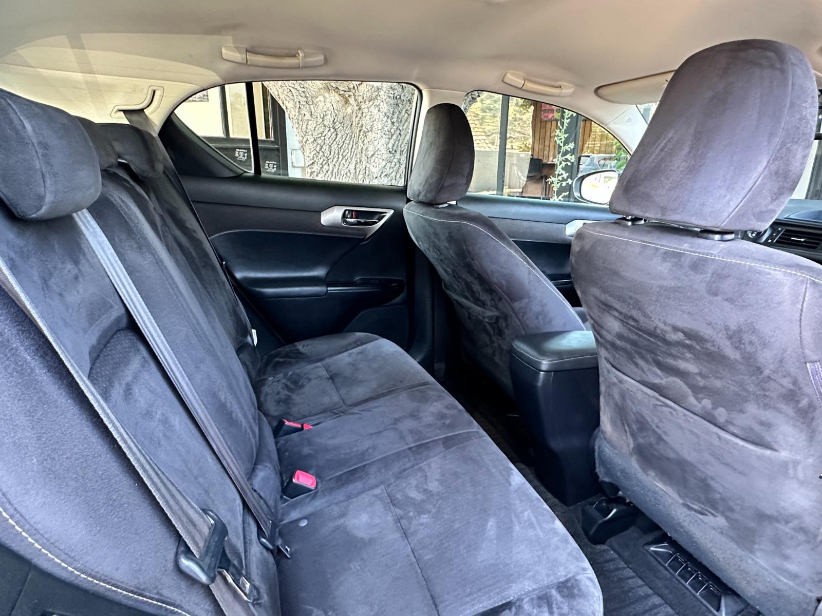 Lexus Ct200H — foto 7 de 15