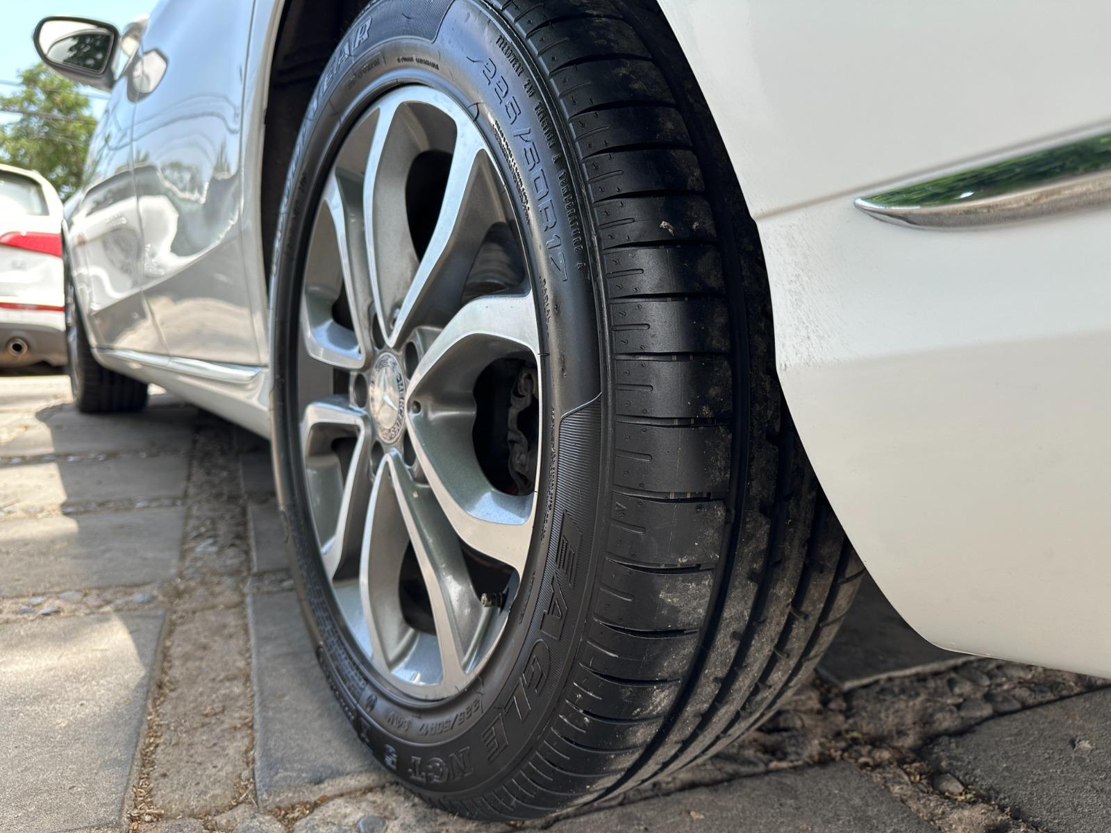 Mercedes-Benz C180 — foto 12 de 15