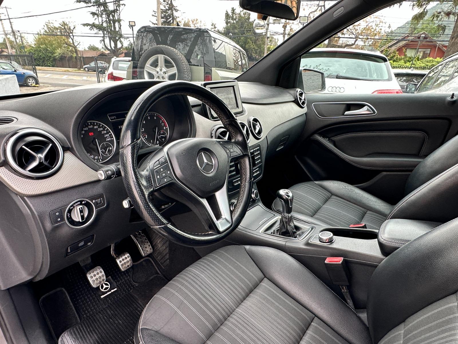Mercedes-Benz B180 — foto 10 de 14